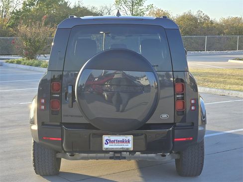 Used 2022 Land Rover Defender 110 S image 7