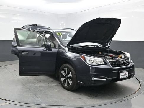 Used 2017 Subaru Forester 2.5i Premium AWD/4WD image 40