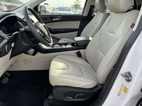 Used 2019 Ford Edge Titanium image 16