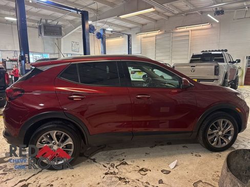 Used 2022 Buick Encore GX Essence w/ Experience Buick Package image 4