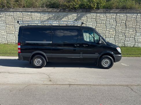 Used 2012 Mercedes-Benz Sprinter 2500 image 2