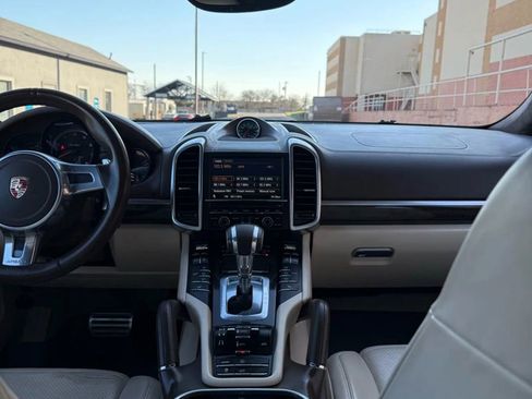 Used 2012 Porsche Cayenne Turbo image 24