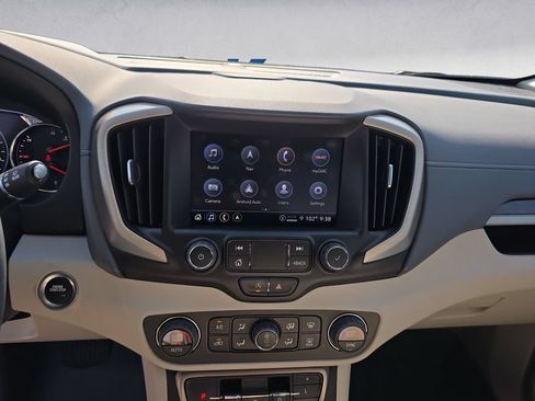 Used 2024 GMC Terrain Denali w/ Denali Premium Package AWD/4WD image 11