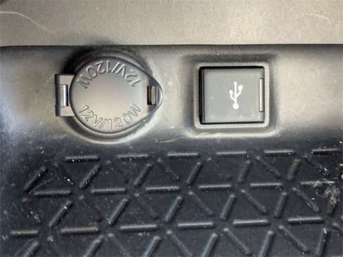 Used 2021 Toyota RAV4 LE image 22