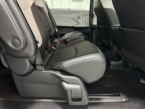 Used 2025 Toyota Sienna XSE image 55