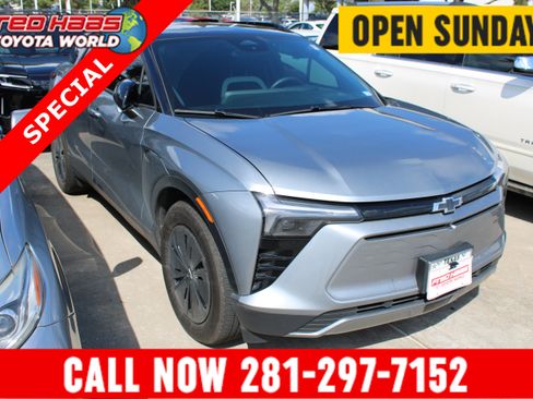 Used 2025 Chevrolet Blazer EV LT FWD image 1