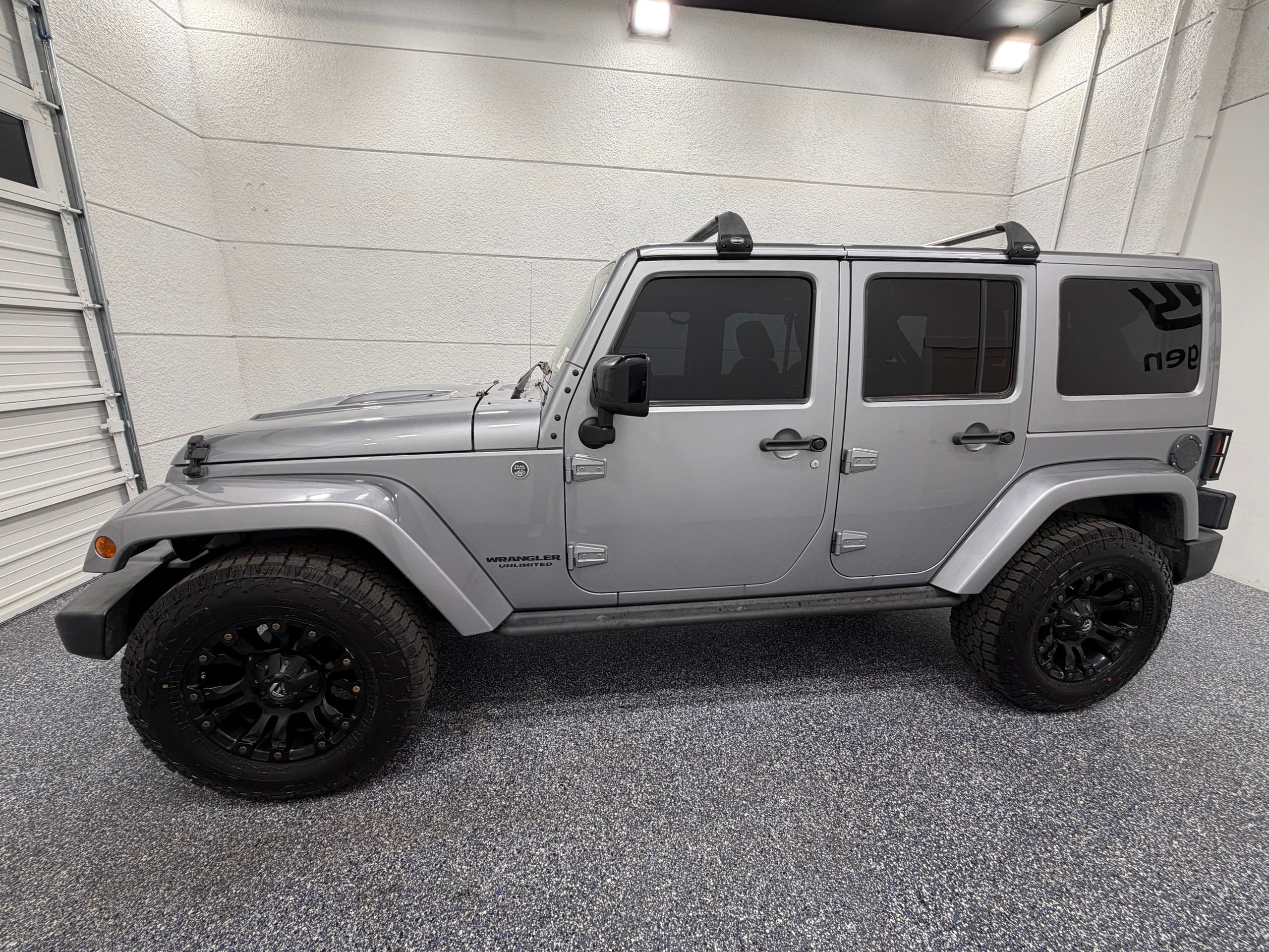 Used 2015 Jeep Wrangler Unlimited Sahara AWD/4WD image 2