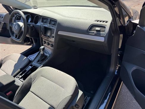 Used 2016 Volkswagen e-Golf SE w/ DC Fast Charging Package image 15