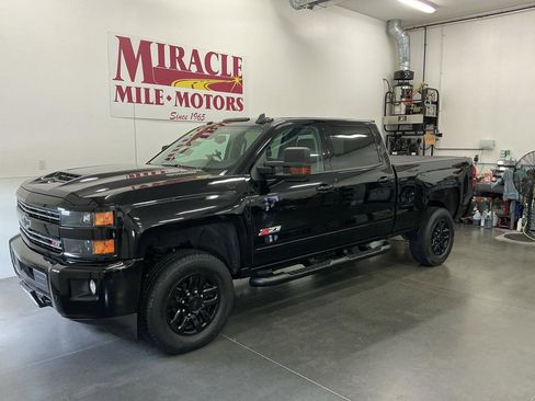 Used 2019 Chevrolet Silverado 2500 LTZ w/ Duramax Plus Package AWD/4WD image 3