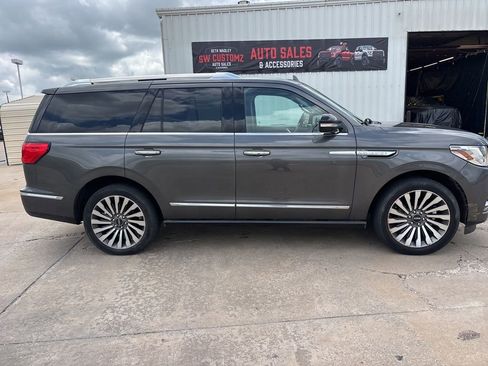 Used 2018 Lincoln Navigator Reserve w/ Cargo Package AWD/4WD image 5