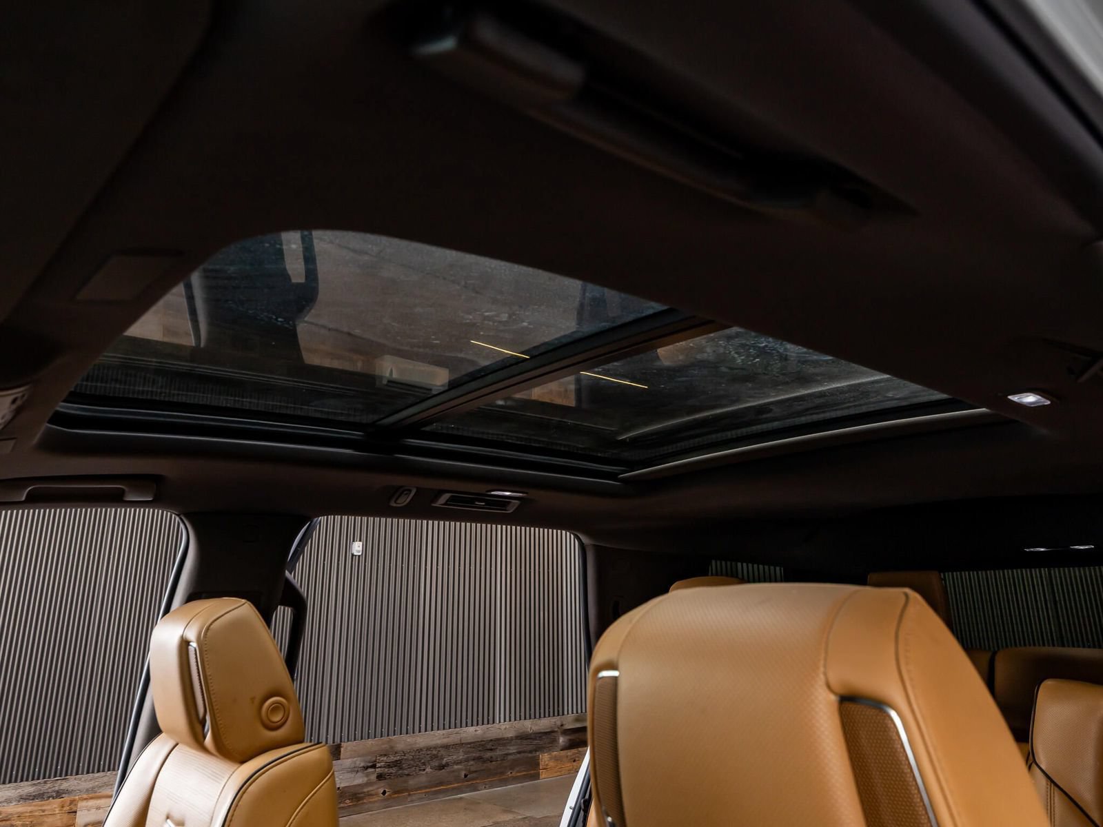 Used 2025 Cadillac Escalade Premium Luxury w/ LPO, Floor Liner Package AWD/4WD image 27