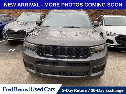 Used 2022 Jeep Grand Cherokee L Limited w/ Black Appearance Package image 2
