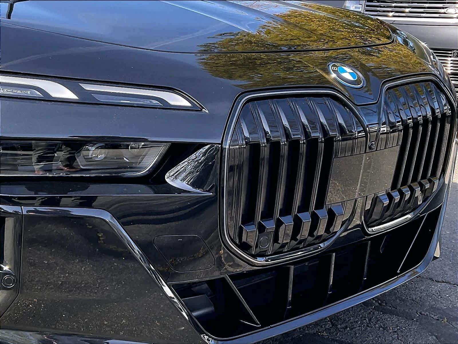 Used 2025 BMW 750e xDrive AWD/4WD image 33