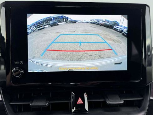 Used 2025 Toyota Corolla LE FWD image 31