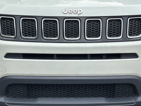 Used 2018 Jeep Compass Latitude FWD image 24