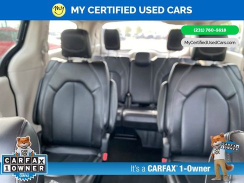 Used 2024 Chrysler Pacifica Touring-L FWD image 17