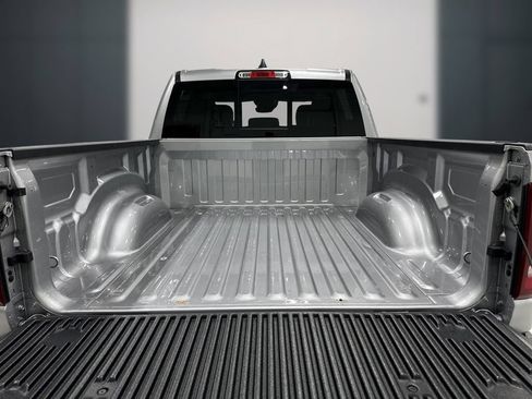 Used 2022 RAM 1500 Laramie RWD image 12