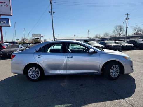 Used 2012 Toyota Camry L image 2