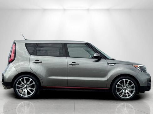 Used 2019 Kia Soul ! FWD image 2