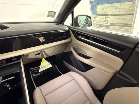 New 2025 Porsche Macan Electric image 24