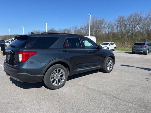 Used 2022 Ford Explorer XLT w/ Equipment Group 202A image 2