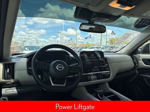 Certified 2022 Nissan Pathfinder Platinum w/ Lighting Package (N92) image 11