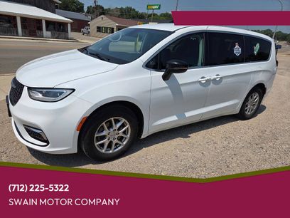 Used 2024 Chrysler Pacifica Touring-L