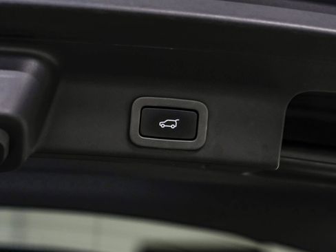 Used 2019 Jaguar F-PACE S image 57