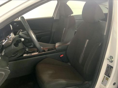 Used 2025 Hyundai Elantra SEL FWD image 22