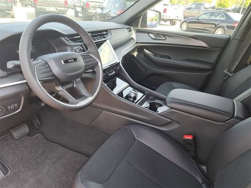 New 2025 Jeep Grand Cherokee Altitude w/ Trailer Tow Package image 16