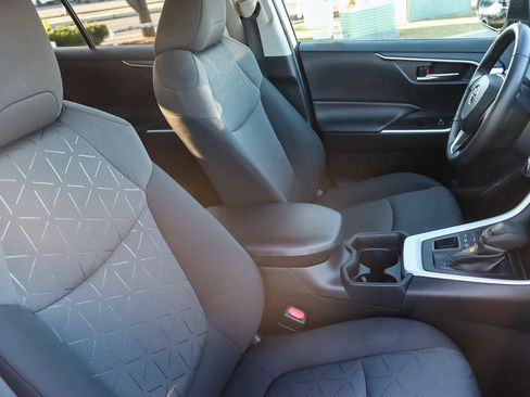 Used 2020 Toyota RAV4 XLE image 15