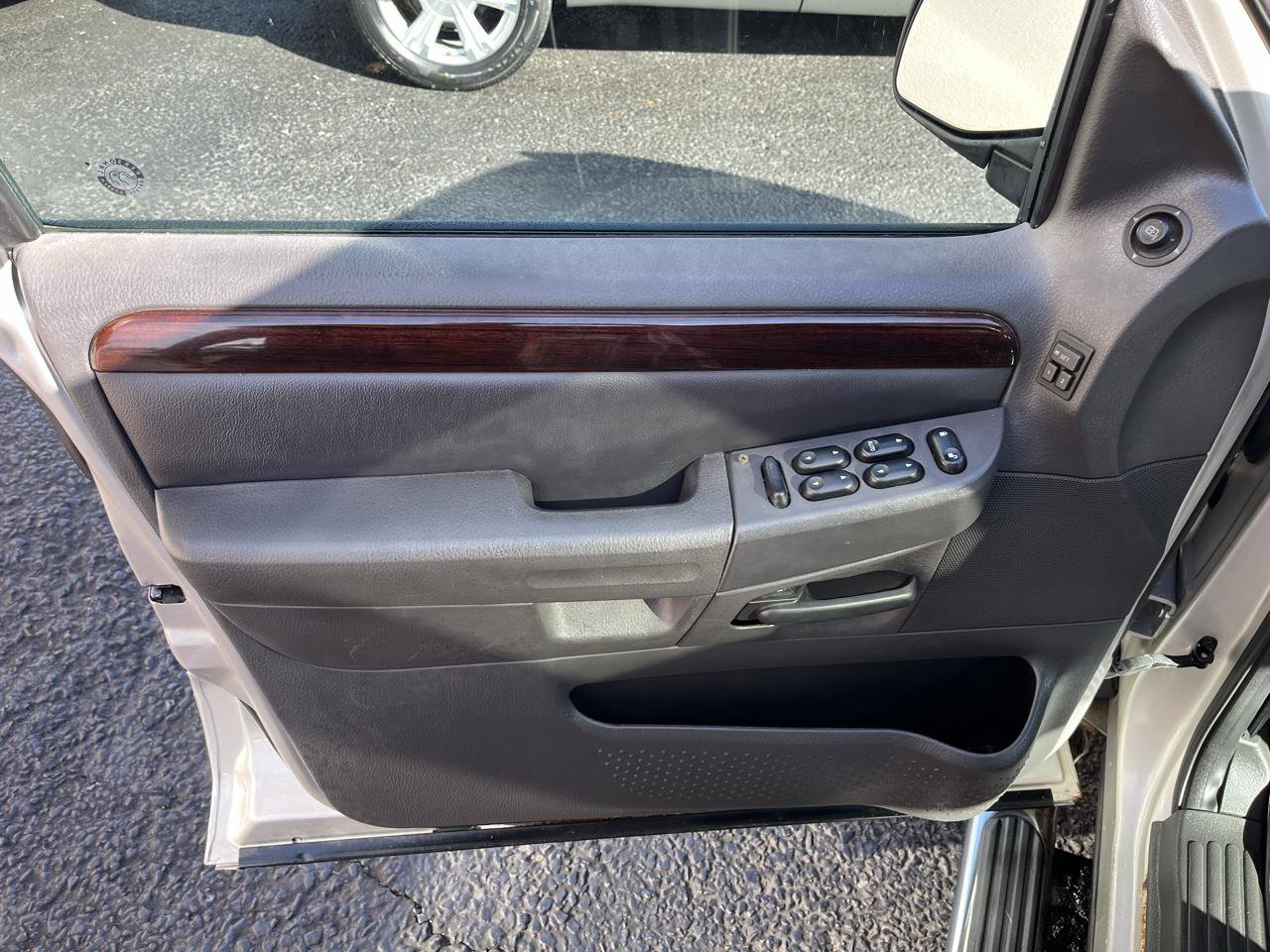 Used 2004 Ford Explorer Limited AWD/4WD image 22