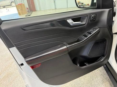 Used 2024 Ford Escape ST-Line Elite w/ Premium Technology Package AWD/4WD image 10