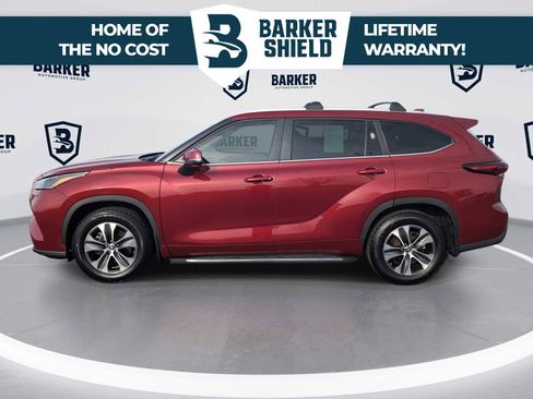 Used 2024 Toyota Highlander XLE FWD image 5