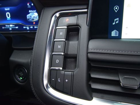 Used 2024 Chevrolet Suburban Z71 w/ Z71 Off-Road Package image 28