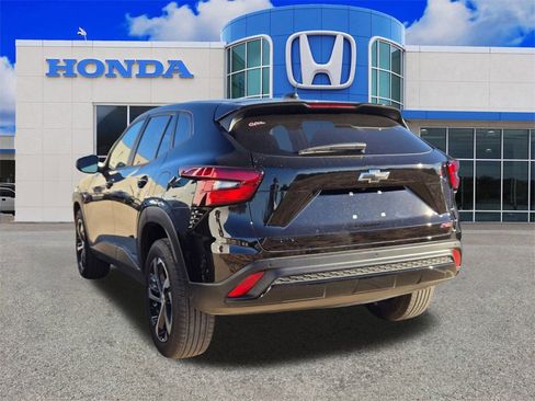 Used 2025 Chevrolet Trax RS w/ Driver Confidence Package image 4