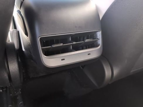 Used 2023 Tesla Model Y Performance image 21