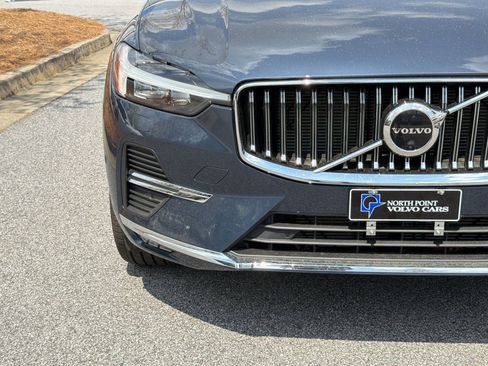 Used 2023 Volvo XC60 B5 Plus image 11