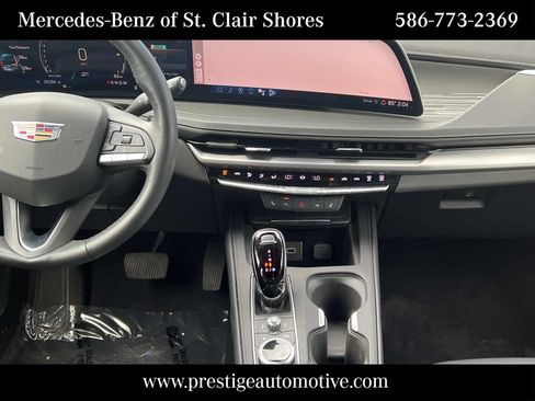 Used 2024 Cadillac XT4 Premium Luxury w/ Cold Weather Package FWD image 18