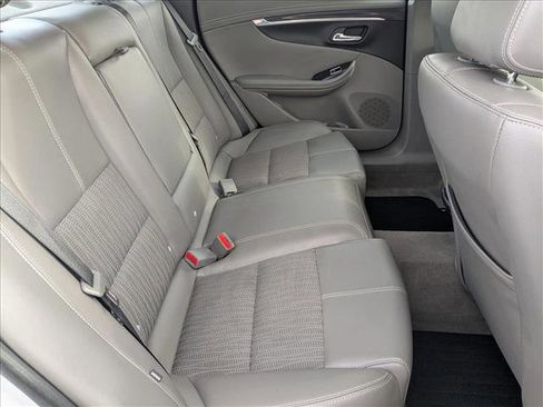 Used 2018 Chevrolet Impala LT image 17