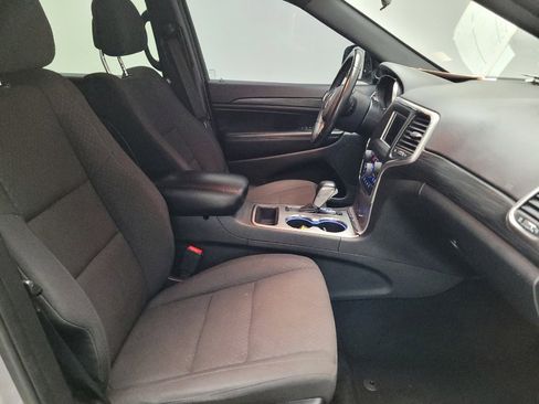 Used 2019 Jeep Grand Cherokee Laredo image 21