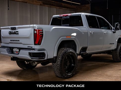 Used 2025 GMC Sierra 2500 AT4 w/ Technology Package image 10