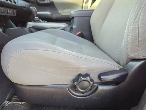 Used 2019 Toyota Tacoma SR5 RWD image 11