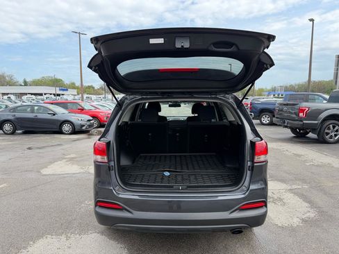Used 2018 Kia Sorento LX image 11
