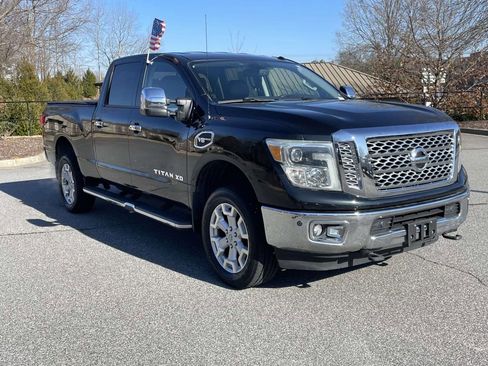 Used 2017 Nissan Titan SL image 8