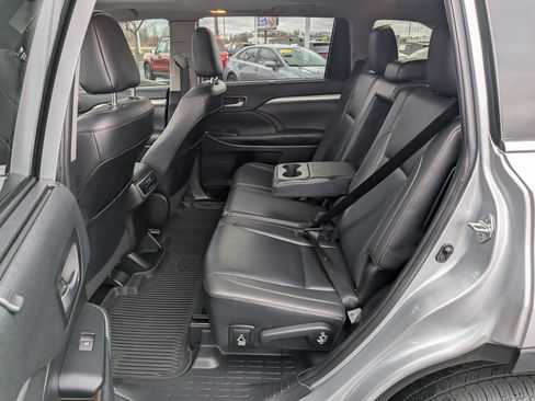 Used 2019 Toyota Highlander XLE image 20
