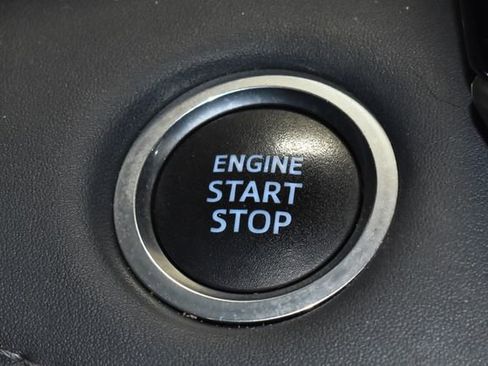 Used 2020 Toyota Highlander XLE image 24