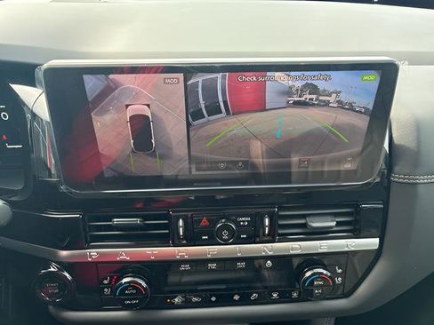 New 2026 Nissan Pathfinder Platinum FWD image 16