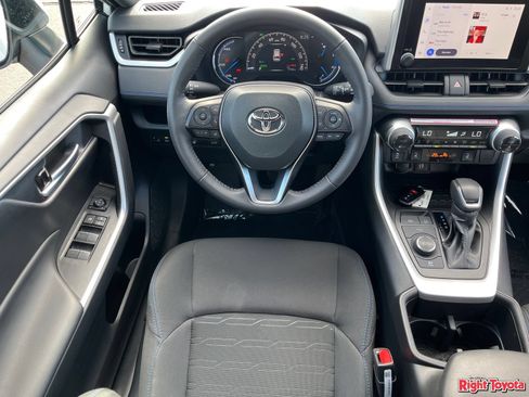 Certified 2024 Toyota RAV4 SE w/ Convenience Package AWD/4WD image 17
