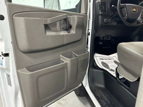 Used 2022 Chevrolet Express 3500 w/ Power Convenience Package image 8